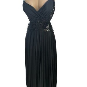 Black Evening gown with pleated bottom and sequin design in a size 14